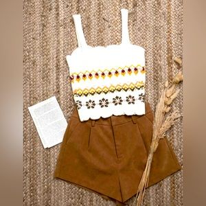 Floral cropped sweater tank by Blu Pepper. Size medium and large. ivory.